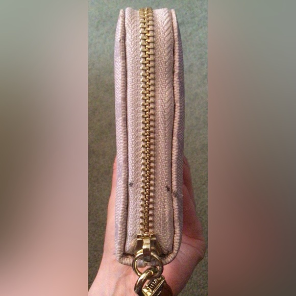 Steve Madden Wristlet - Picture 4 of 7